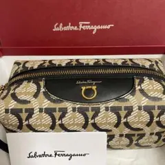 新品 サルヴァトーレ フェラガモ ポーチ 化粧ポーチ コスメポーチ