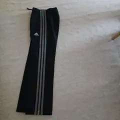 adidas ストライプジャージパンツ 黒