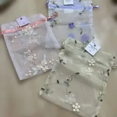 新品未使用　刺繍 巾着ポーチ 3点セット　チュールフラワー　ブルーム　花柄