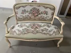 アンティーク家具　フラワーパターンの二人掛けソファ