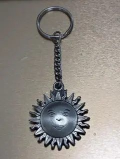 【レトロ】太陽の顔デザイン キーホルダー