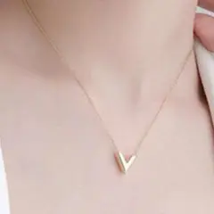 V字 ネックレス V モチーフ ゴールド 金 シンプル 韓国 オルチャン
