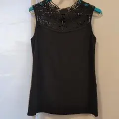 黒のノースリーブトップス レースデザイン