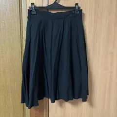 黒いフレアスカート ひざ丈