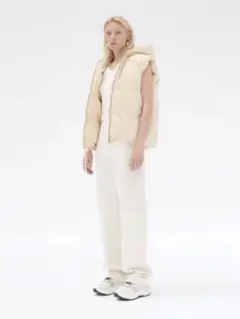 CELINE フード付きロングダウンベスト クリーム m93323439768_1.jpg?1728532080
