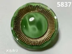 5837 ガラスボタン 1個 ドイツ ヴィンテージ ムーングロウ グリーン