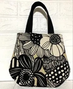 トートバッグ✲ミニふっくらトートバッグ✲北欧✲花柄✲う早この布