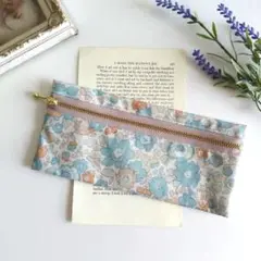 ハンドメイド *＊ リバティ ベッツィ ＊* ラミネートポーチ/フラットポーチ