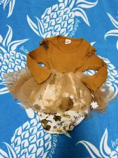フリル付き　花柄　ロンパース　74cm