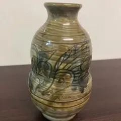 人間国宝　金城次郎　壷屋焼　徳利　最大幅約25㎝　東Y7-0214☆2Fトヒウ 壺屋焼 人間国宝 金城次郎作 海老魚文長徳利 – 生活民芸 なかむ