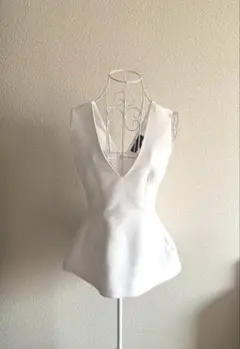ZARA 新品　ノースリーブトップス　Vネック　ホワイト　XS