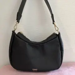ラシット ハーフムーン　ワンショルダーバッグ　ブラック　金具ゴールド