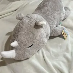 すやすやねむっこサファリパークぬいぐるみうとうとサイ　ぬいぐるみ玩具抱き枕