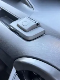 美品　槌屋ヤック 車種専用品 アクア スマートフォンホルダー SY-A3
