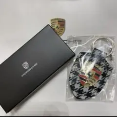 正規品・希少 Porsche ぺピタ キーホルダー Amazon.com: Porsche Leather Pepita Sally Crest Key Ring