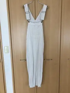 ベージュのジャンパースカート