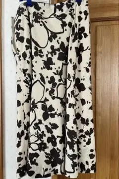 花柄ひざ丈スカート