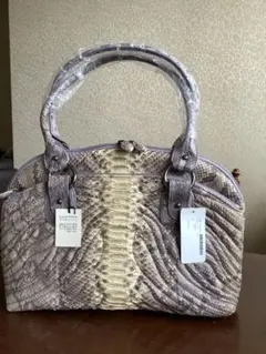 着物に凝っていた時購入した商品ですが、中々出番が無く仕舞い込んでたバッグです。