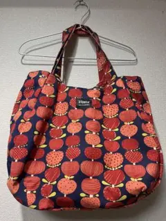 kippis トートバッグ リンゴ柄 ネイビー系 北欧風