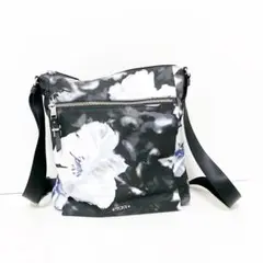 トゥミ ショルダーバッグ美品 - 花柄