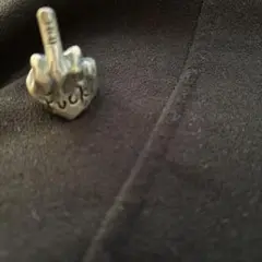 fuck 中指立てリング
