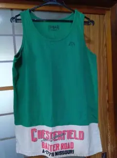緑色タンクトップ Chesterfieldデザイン