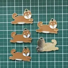 合金エナメルチャーム　柴犬　5個　パーツ　素材