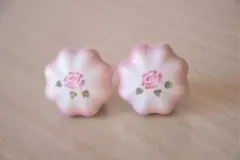 マニー ローズ　陶器 パンプキンノブ2個セット　花柄　立体的　　新品