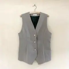 ベスト　ジレ　ノースリーブ　パールボタン　ポケット付き
