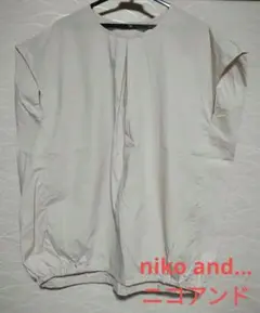 niko and... ニコアンド　ベージュ　ノースリーブ　シャツ