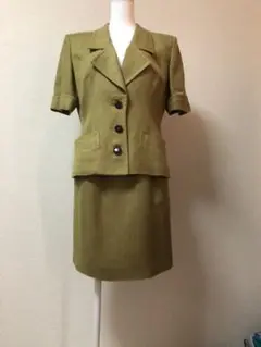 2025年最新】Yves Saint Laurent ビジネス スカートスーツ上下の