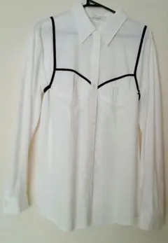 MYDRESS ストラップ付きホワイトシャツ