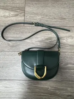 CHARLES & KEITH グリーンショルダーバッグ　ガビーヌ