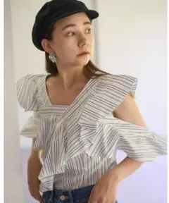 美品✨スナイデル　アシメフリルブラウス　snidel レディース　トップス