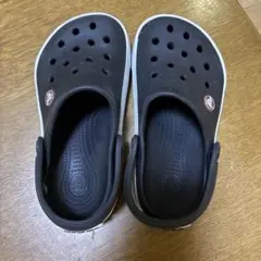 クロックス キッズ用 黒 穴あきデザイン
