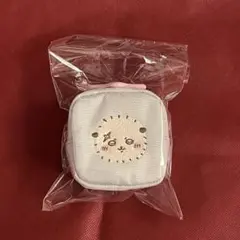 ちいかわ カラビナつき刺繍スクエアミニポーチ ラッコ