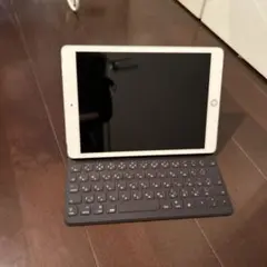 美品 第7世代 Apple iPad & iPad Smart Keyboard