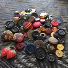 多様なデザインのボタンセット
