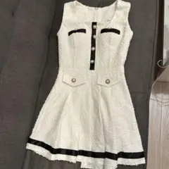 ホワイトノースリーブドレス