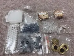 【まとめ売り③】ビーズ　フラワー　パール　ボタン　資材　おすそ分け　モノクロ系