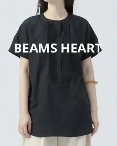 【BEAMS HEART 】ピンタッククルーネックシャツ　バックボタン