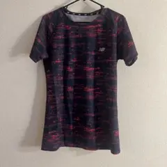 New Balance 半袖Tシャツ 黒・赤 グラデーション