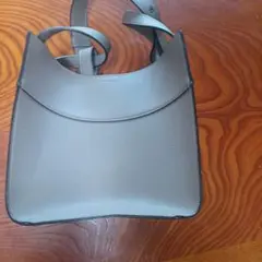 グレー レザー 風ショルダーバッグ