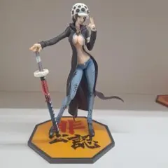 POP 　トラファルガーロー　女体化　台座変更 POP トラファルガーロー 女体化 台座変更 - メルカリ