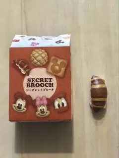 ディズニー　シークレットブローチ　クロワッサン