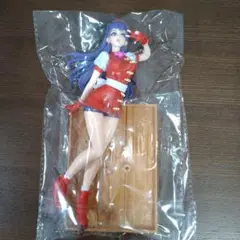 赤い衣装の女の子フィギュア