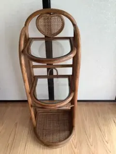 ハート型背もたれの3段ラック