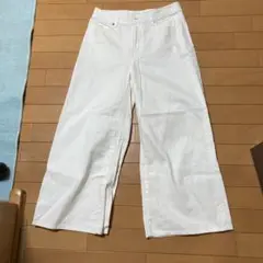 GU 白フレアパンツ　Mサイズ
