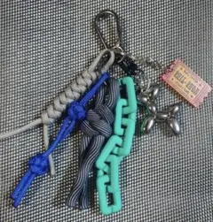 ハンドメイド　バックチャーム　じゃらじゃらキーホルダー　パラコード　バルーン犬
