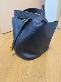 黒 バケツ型ハンドバッグ ゴールド金具